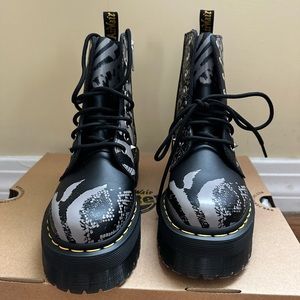 DR MARTENS JADON PLATAFORM BOOTS